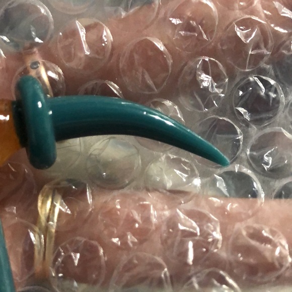 One of a Kind - Picture 4 of 4